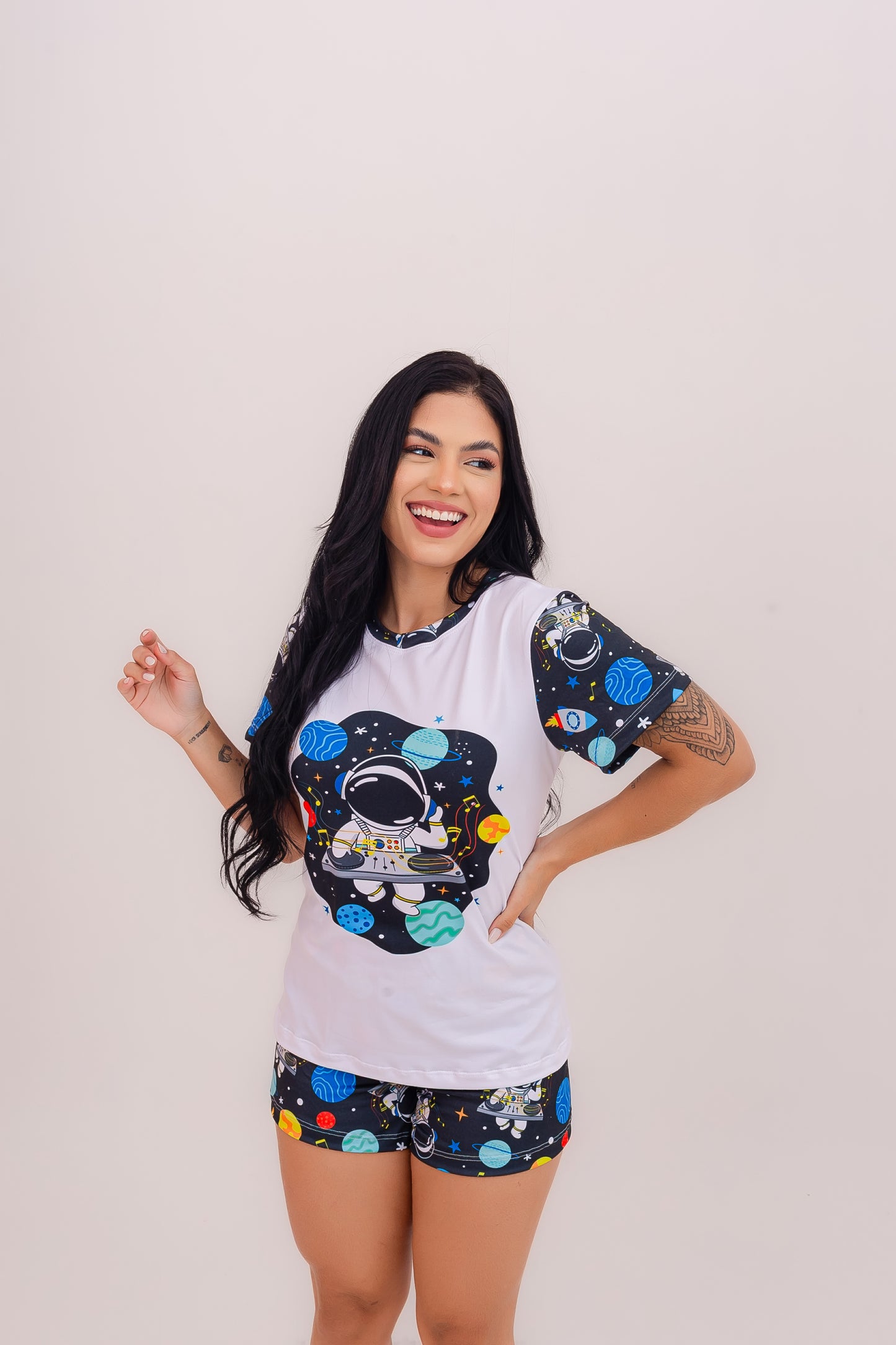Adulto Feminino Curto | Astronautta DJ